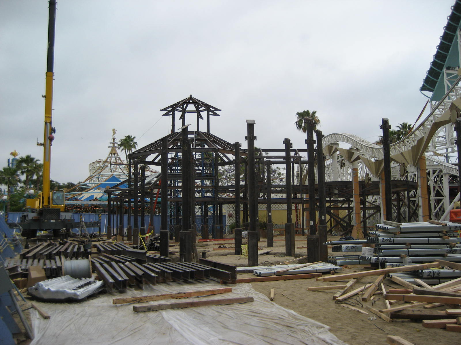 TOY-STORY-CALIFORNIA-STRUCTURE-2